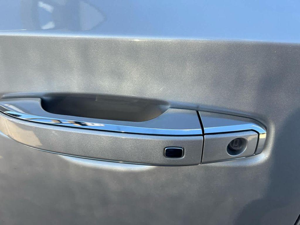 used 2021 GMC Yukon XL car, priced at $39,591