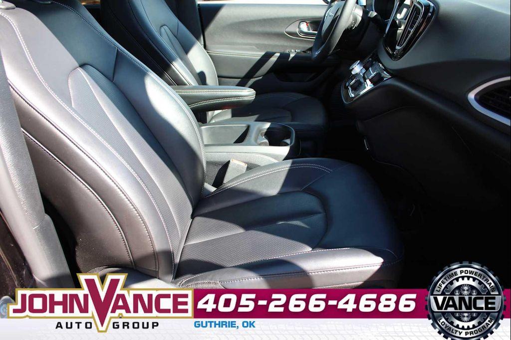 used 2025 Chrysler Pacifica car, priced at $37,687