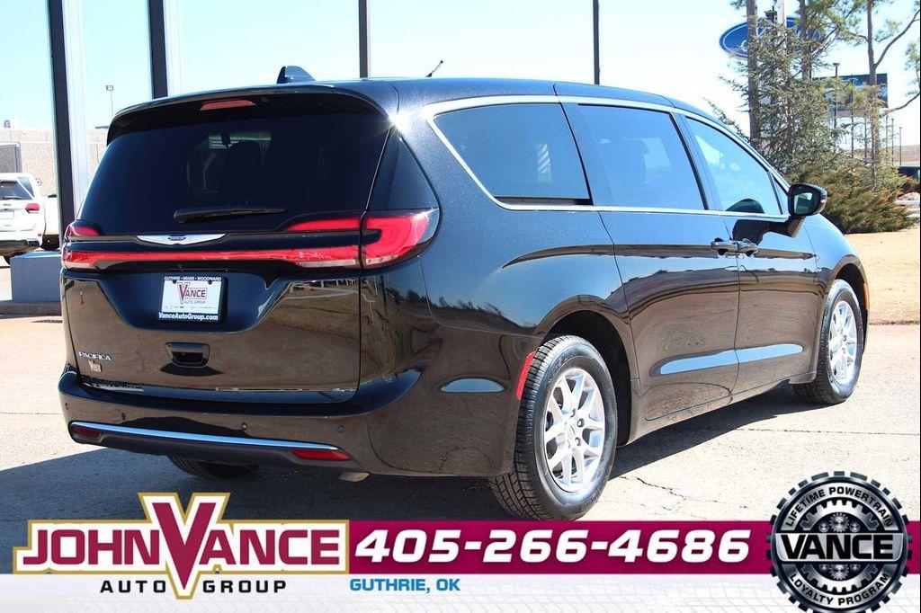 used 2025 Chrysler Pacifica car, priced at $37,687