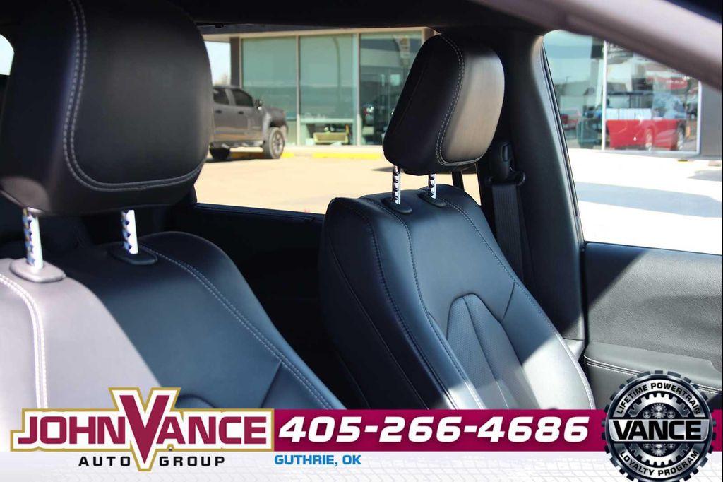 used 2025 Chrysler Pacifica car, priced at $37,687