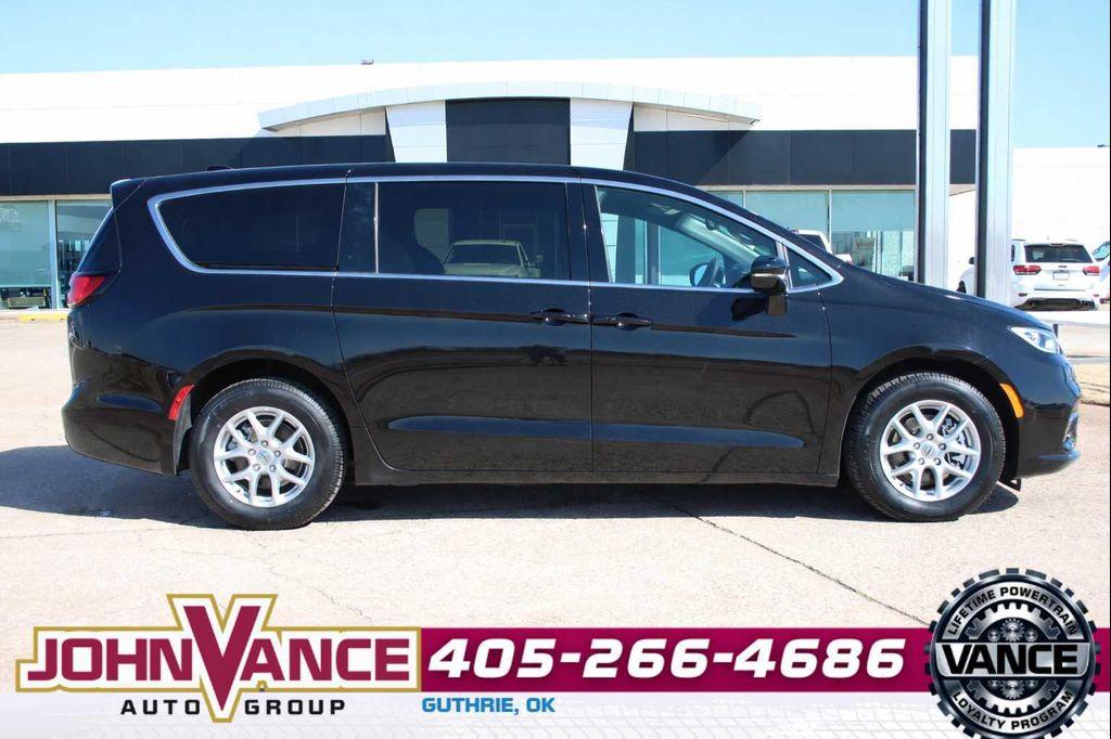 used 2025 Chrysler Pacifica car, priced at $37,687