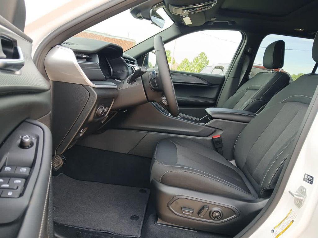 new 2026 Jeep Grand Cherokee car, priced at $41,409