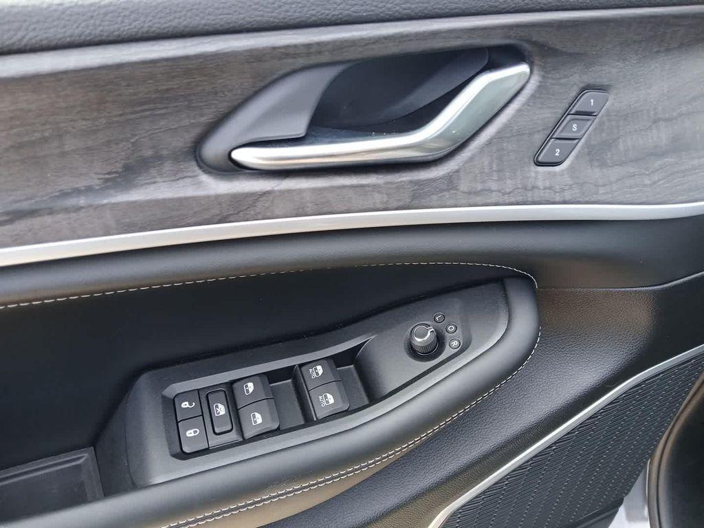 new 2026 Jeep Grand Cherokee car, priced at $54,575