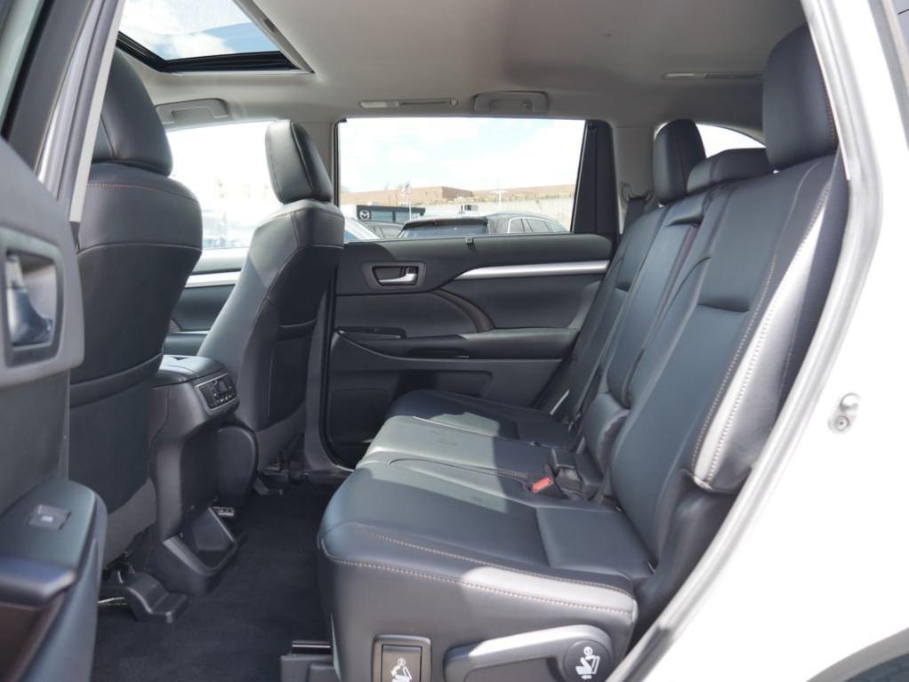 used 2019 Toyota Highlander car, priced at $29,071