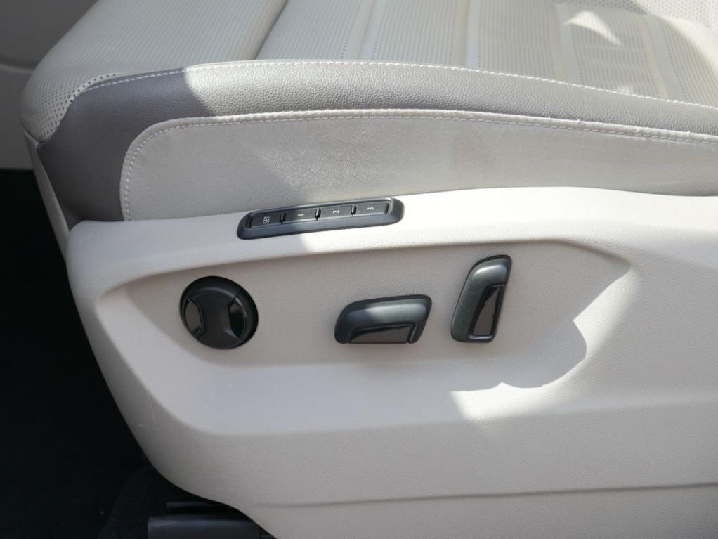 used 2021 Volkswagen Atlas car, priced at $24,725