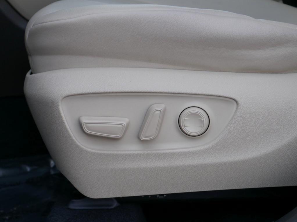 used 2021 Toyota Highlander car, priced at $31,000