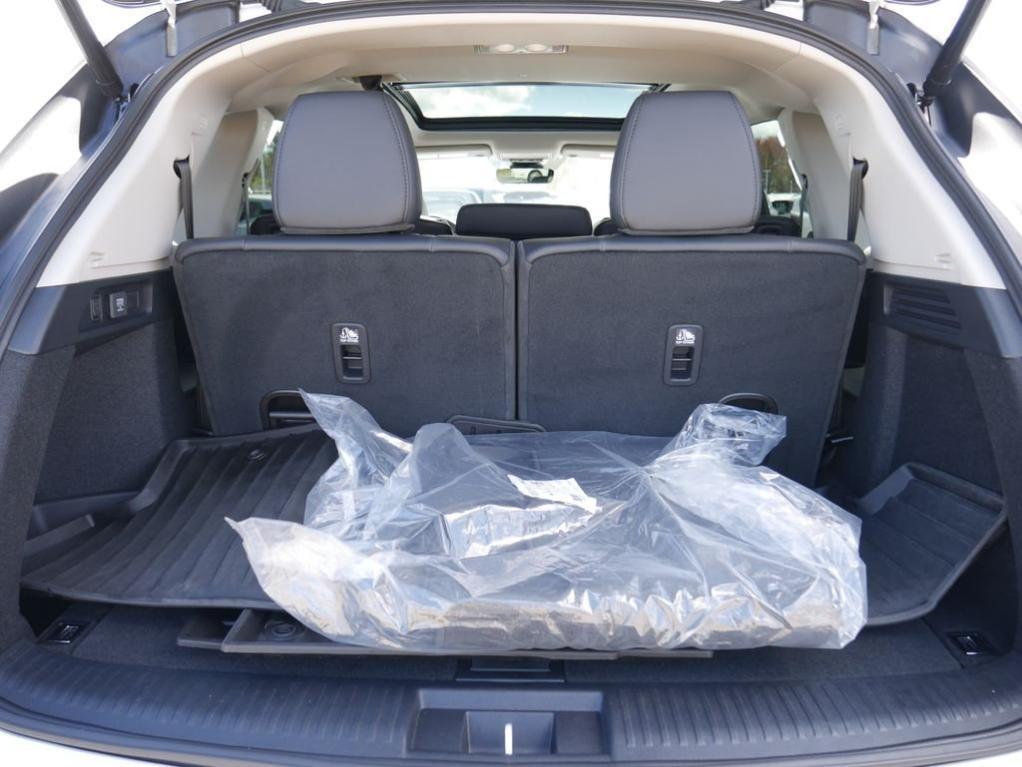used 2024 Acura MDX car, priced at $39,089