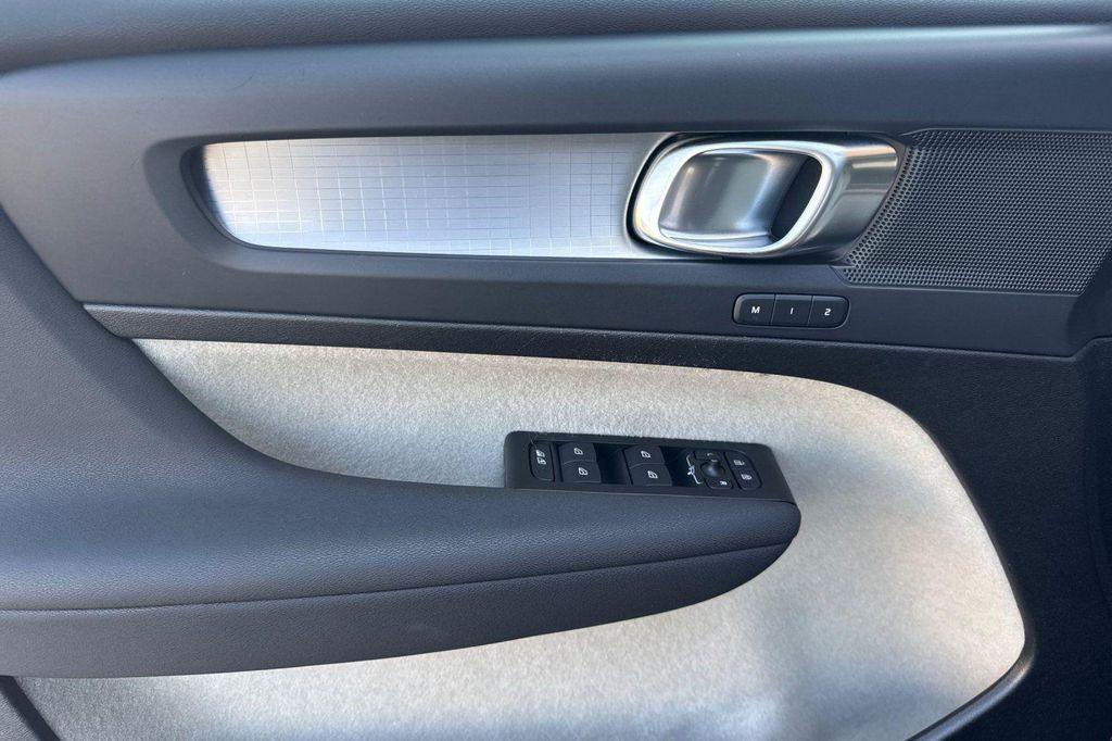 used 2021 Volvo XC40 car, priced at $23,255