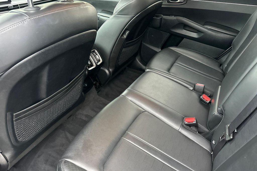 used 2024 Kia Sorento car, priced at $27,888