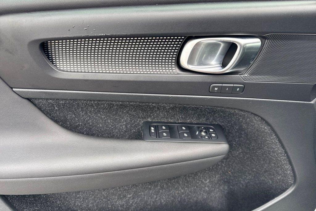 used 2020 Volvo XC40 car, priced at $18,999