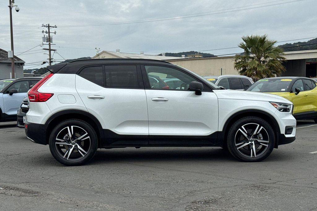 used 2020 Volvo XC40 car, priced at $18,999