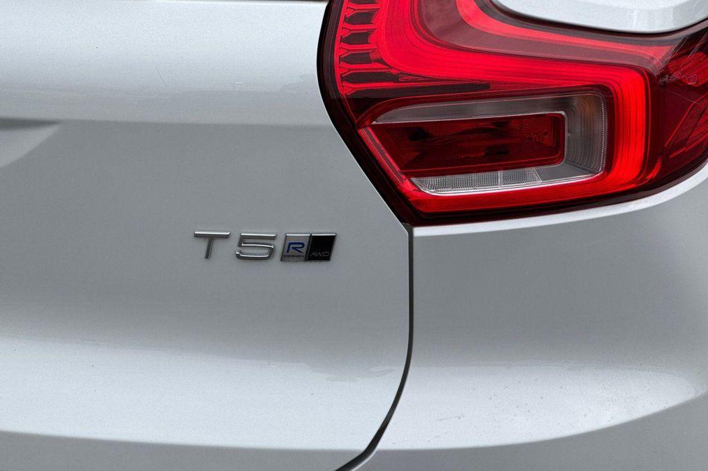 used 2020 Volvo XC40 car, priced at $18,999