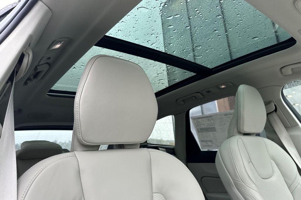 new 2026 Volvo XC60 car, priced at $63,935