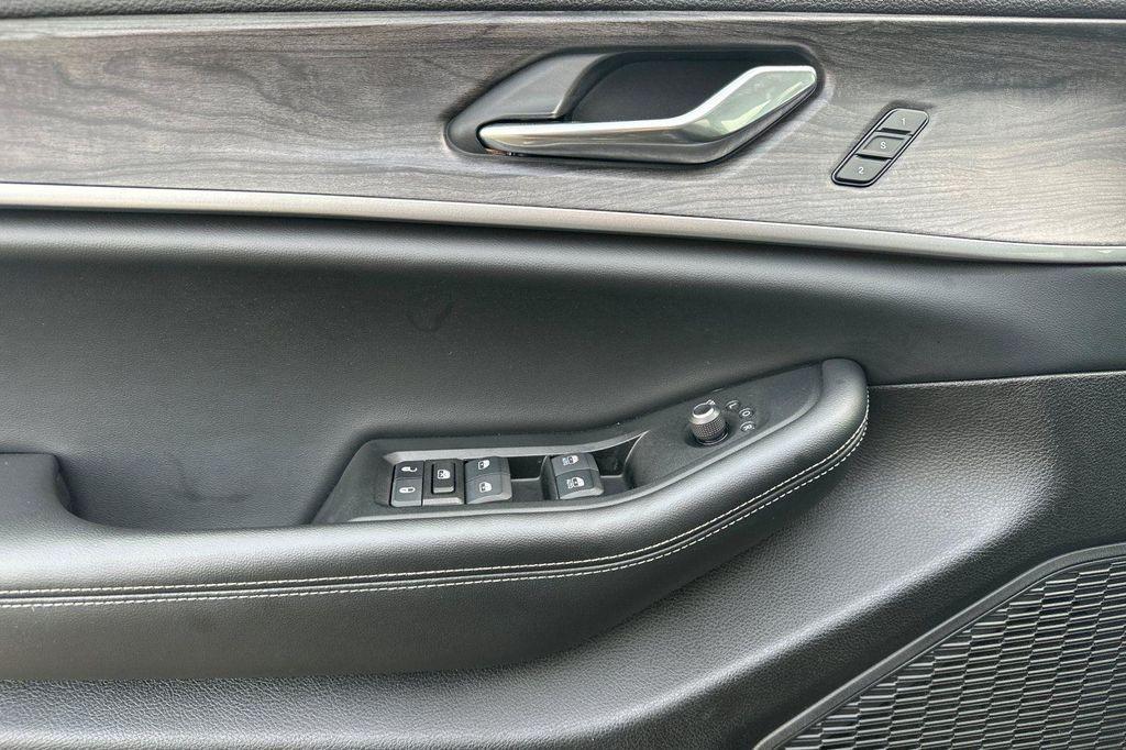 used 2024 Jeep Grand Cherokee L car, priced at $31,588