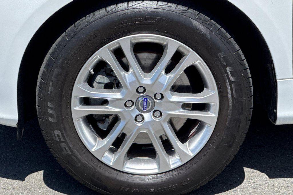 used 2015 Volvo XC60 car, priced at $9,199