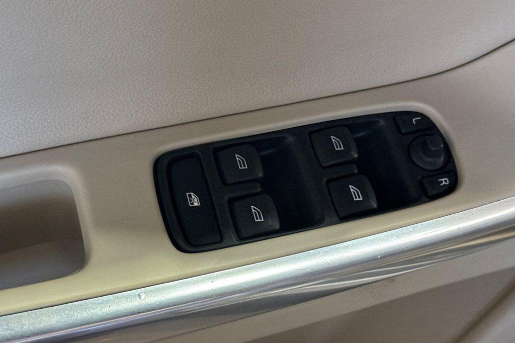 used 2015 Volvo XC60 car, priced at $9,199