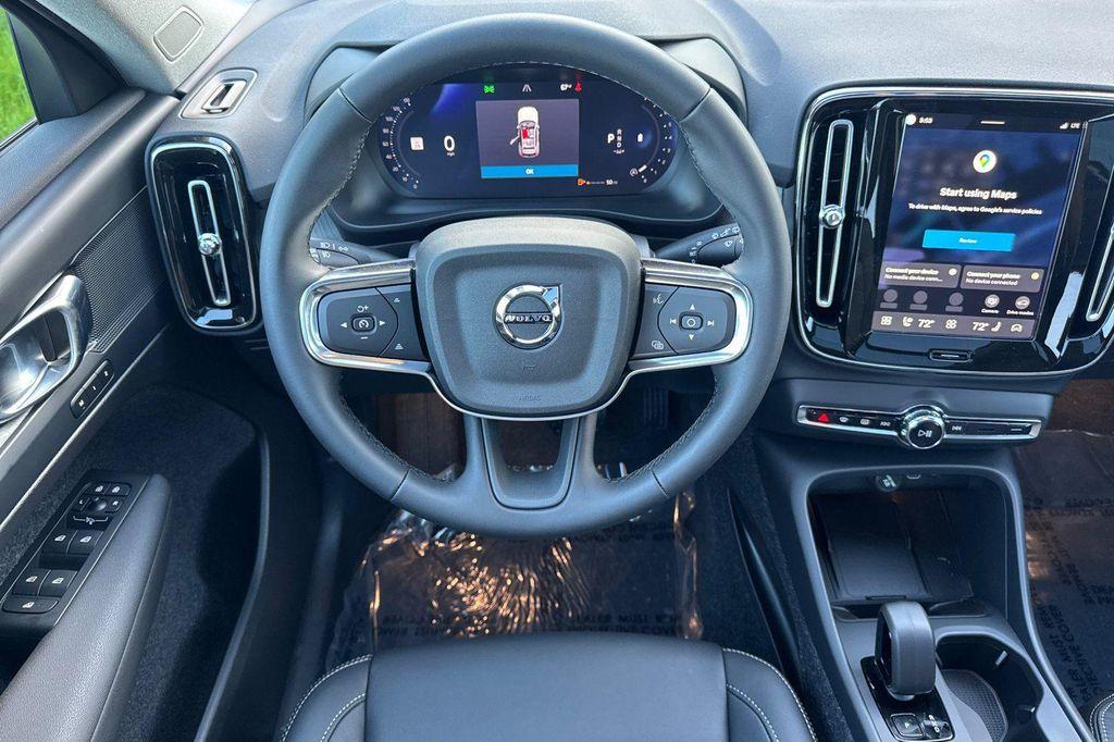 new 2026 Volvo XC40 car
