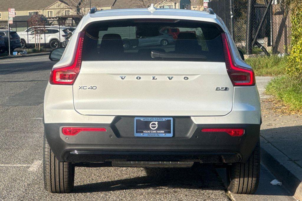 new 2026 Volvo XC40 car
