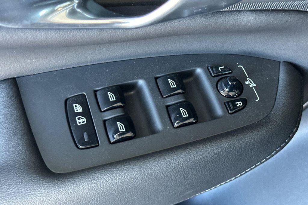 used 2024 Volvo XC90 Recharge Plug-In Hybrid car, priced at $46,399