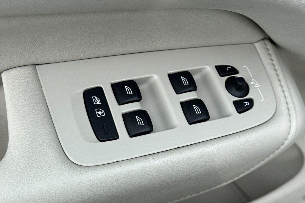 used 2023 Volvo XC60 Recharge Plug-In Hybrid car, priced at $34,500