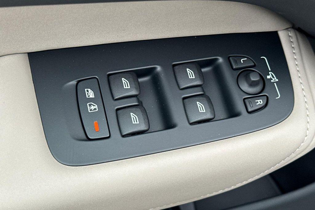 new 2026 Volvo XC60 car, priced at $57,985