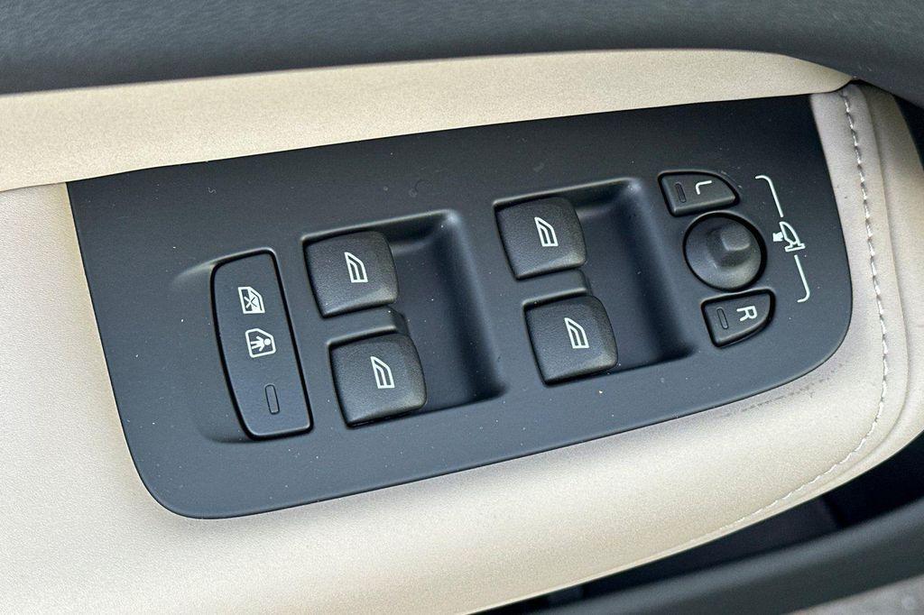 new 2026 Volvo XC60 Plug-In Hybrid car