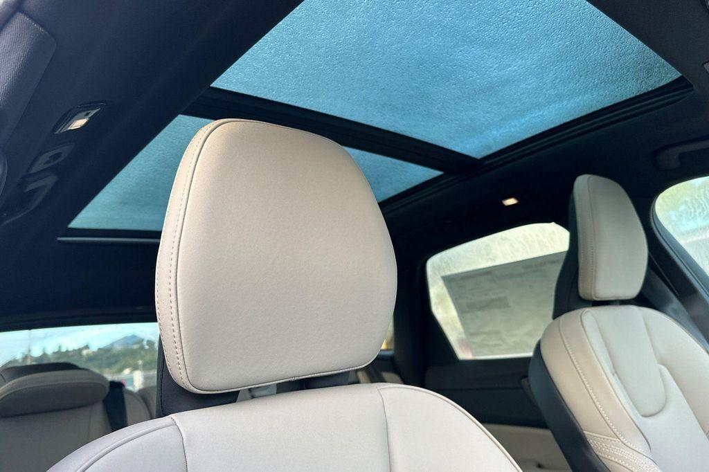 new 2026 Volvo XC60 Plug-In Hybrid car