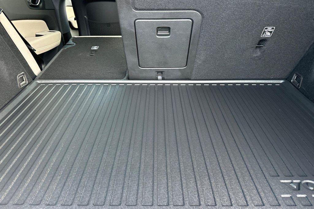 new 2026 Volvo XC60 Plug-In Hybrid car