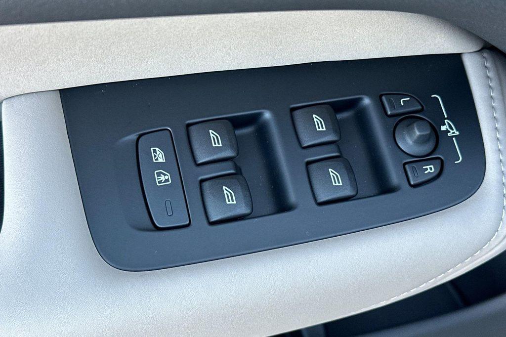 new 2026 Volvo XC60 car, priced at $57,985