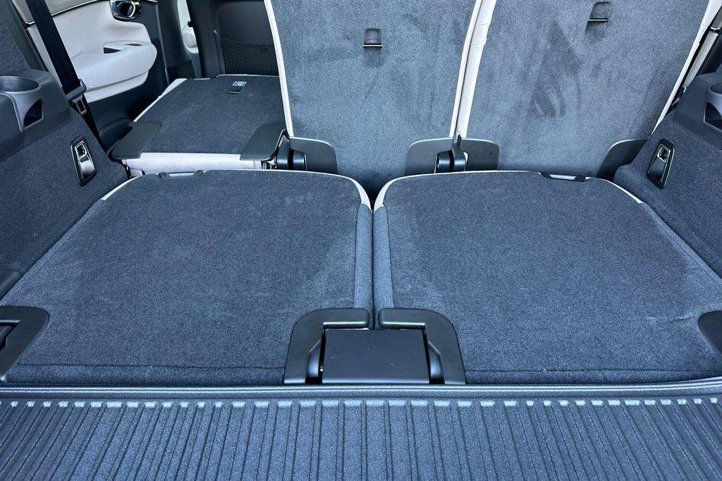 new 2026 Volvo XC90 Plug-In Hybrid car