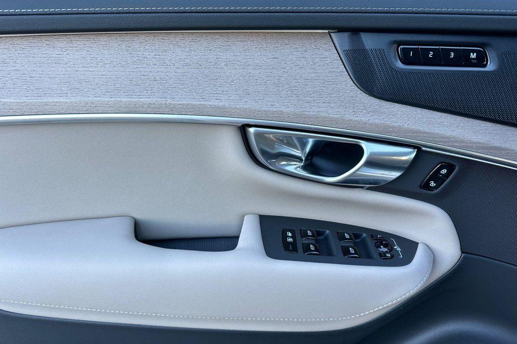 new 2026 Volvo XC90 Plug-In Hybrid car