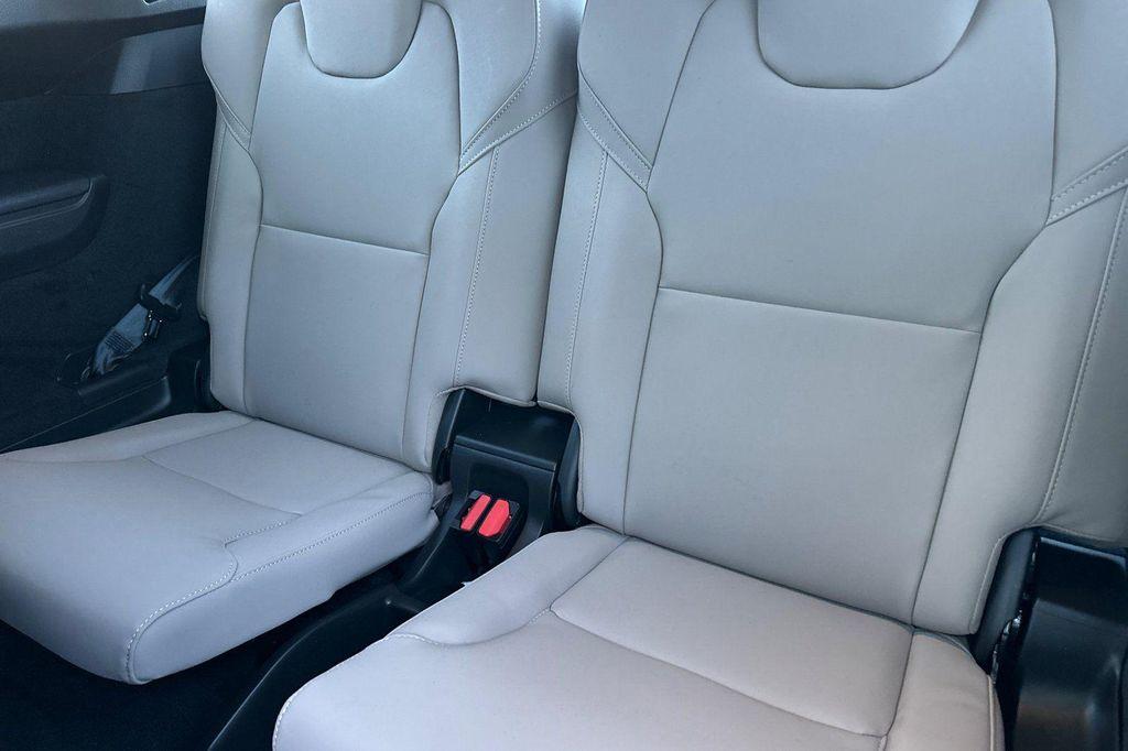 new 2026 Volvo XC90 Plug-In Hybrid car