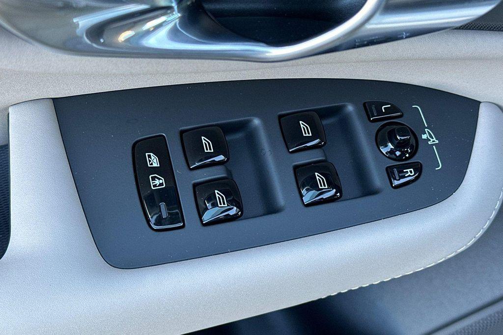 new 2026 Volvo XC90 Plug-In Hybrid car