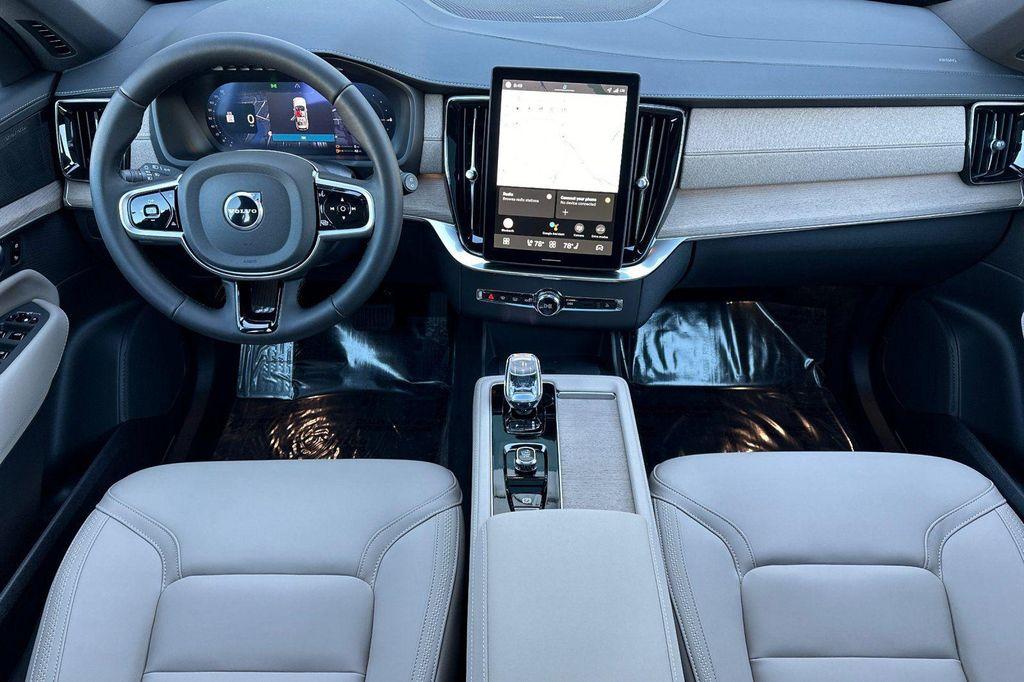 new 2026 Volvo XC90 Plug-In Hybrid car