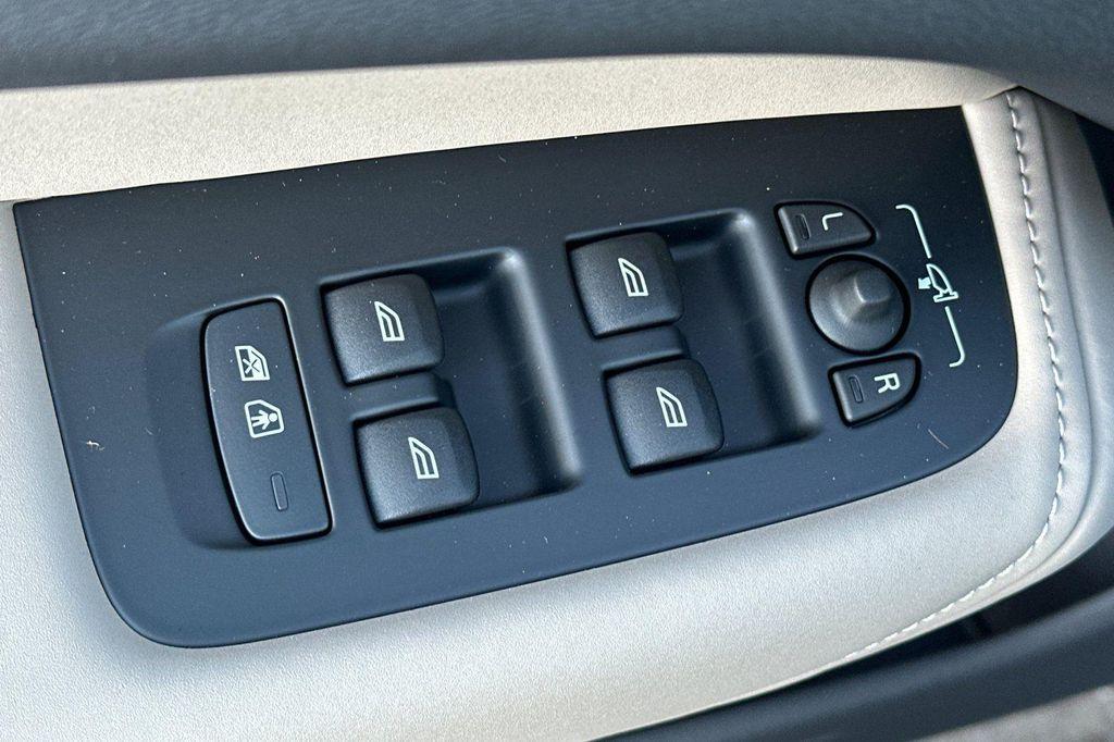 new 2026 Volvo XC60 car, priced at $59,375