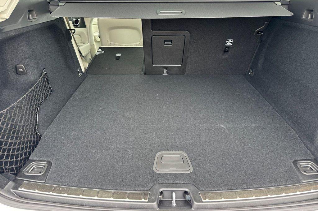 new 2026 Volvo XC60 Plug-In Hybrid car, priced at $75,960