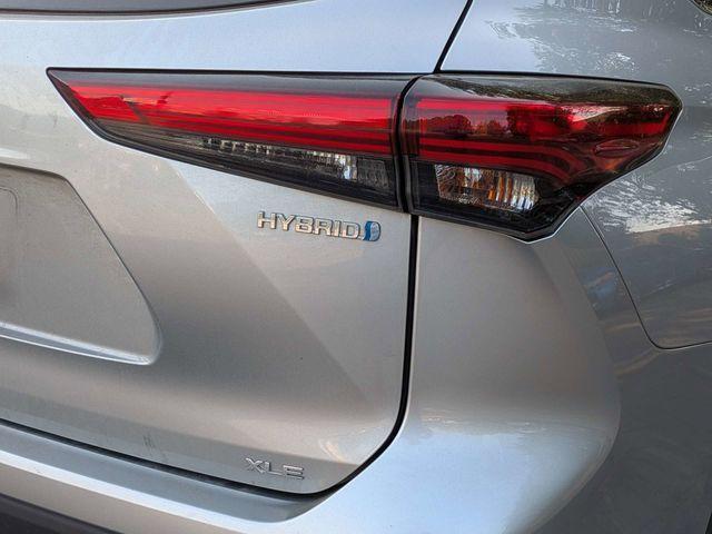 used 2021 Toyota Highlander Hybrid car, priced at $29,998