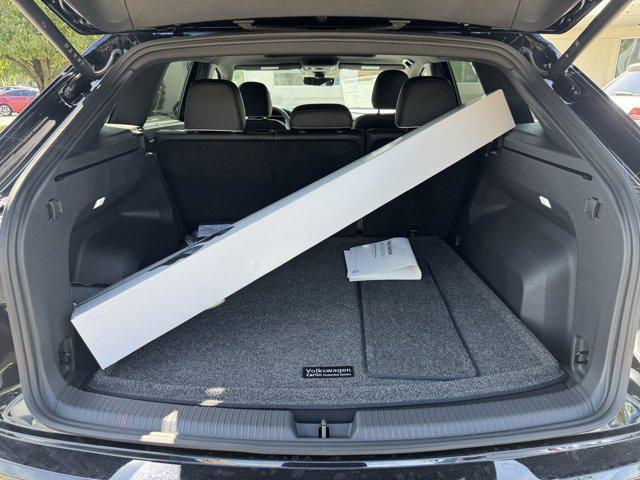 new 2026 Volkswagen Atlas Cross Sport car, priced at $53,694