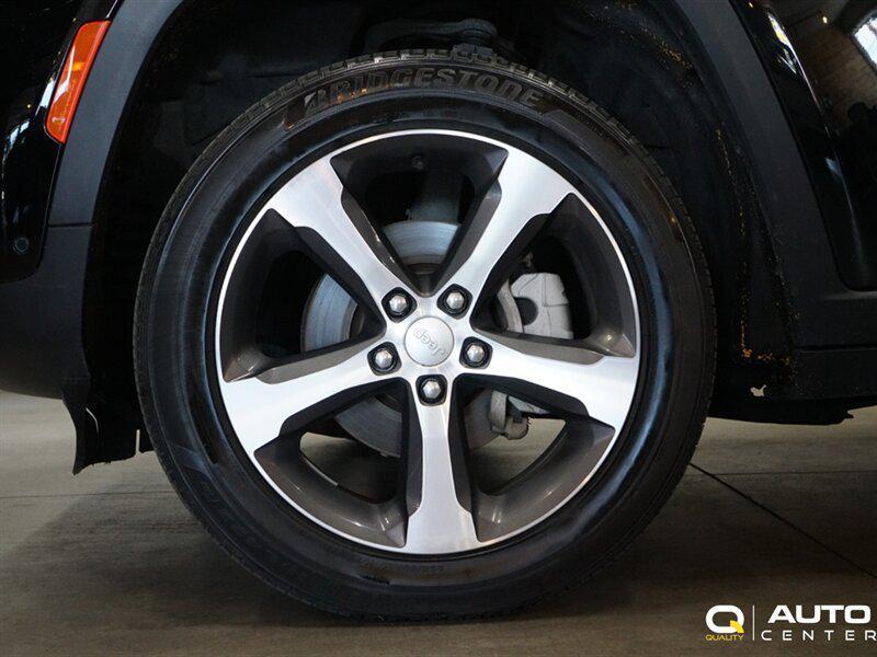 used 2023 Jeep Grand Cherokee car, priced at $27,676