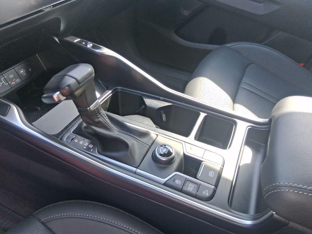 used 2025 Kia Sorento car, priced at $30,995