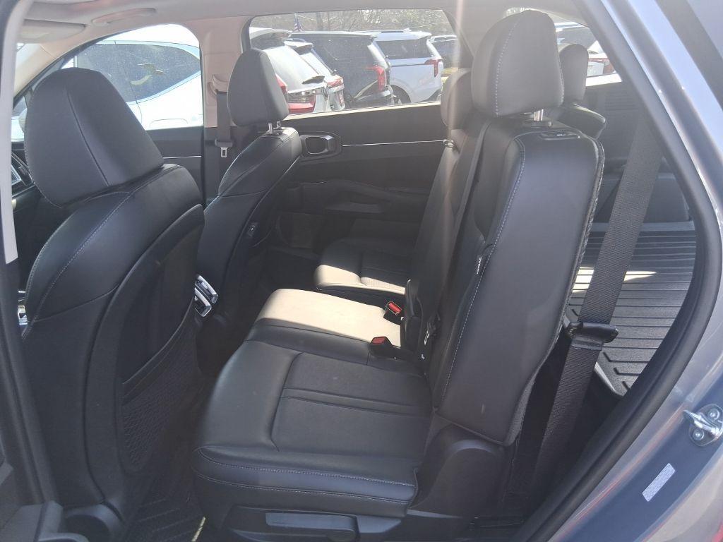 used 2025 Kia Sorento car, priced at $30,995