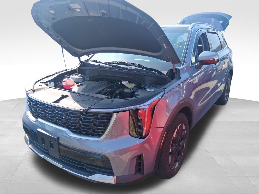 used 2025 Kia Sorento car, priced at $30,995