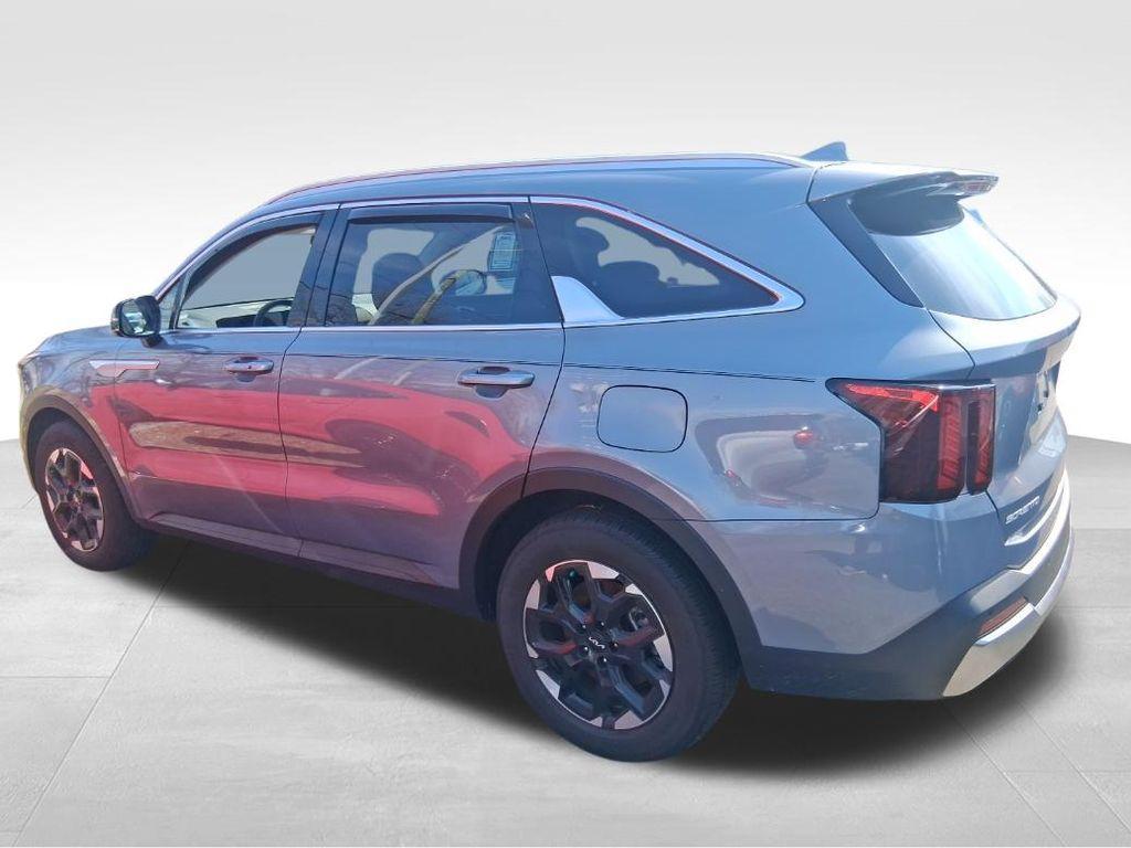 used 2025 Kia Sorento car, priced at $30,995