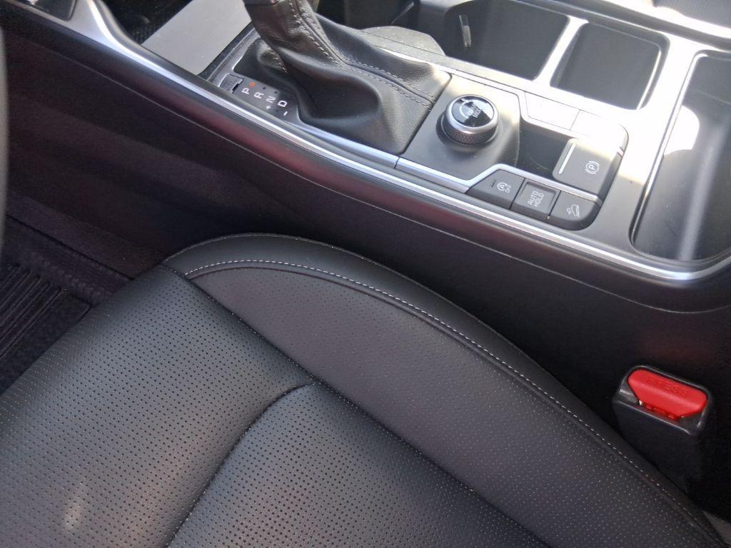 used 2025 Kia Sorento car, priced at $30,995