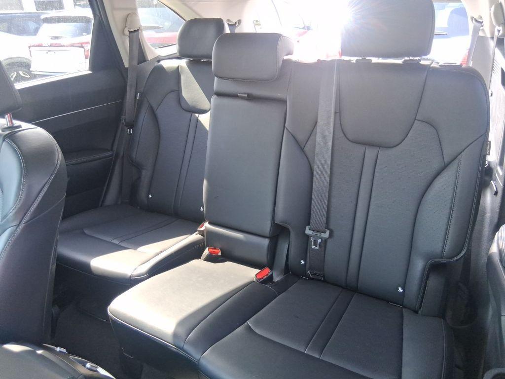 used 2025 Kia Sorento car, priced at $30,995