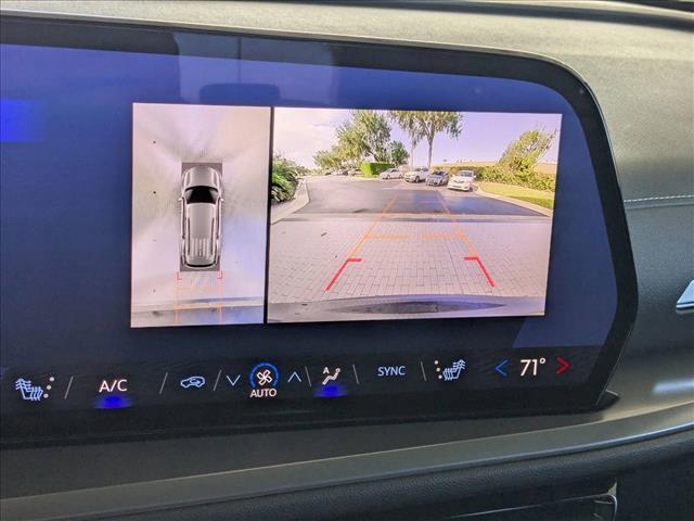 used 2024 Chevrolet Traverse car, priced at $29,998