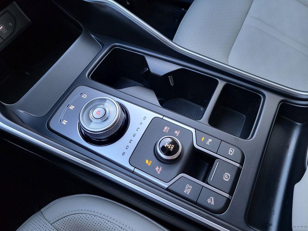 used 2025 Kia Sorento Hybrid car, priced at $34,410