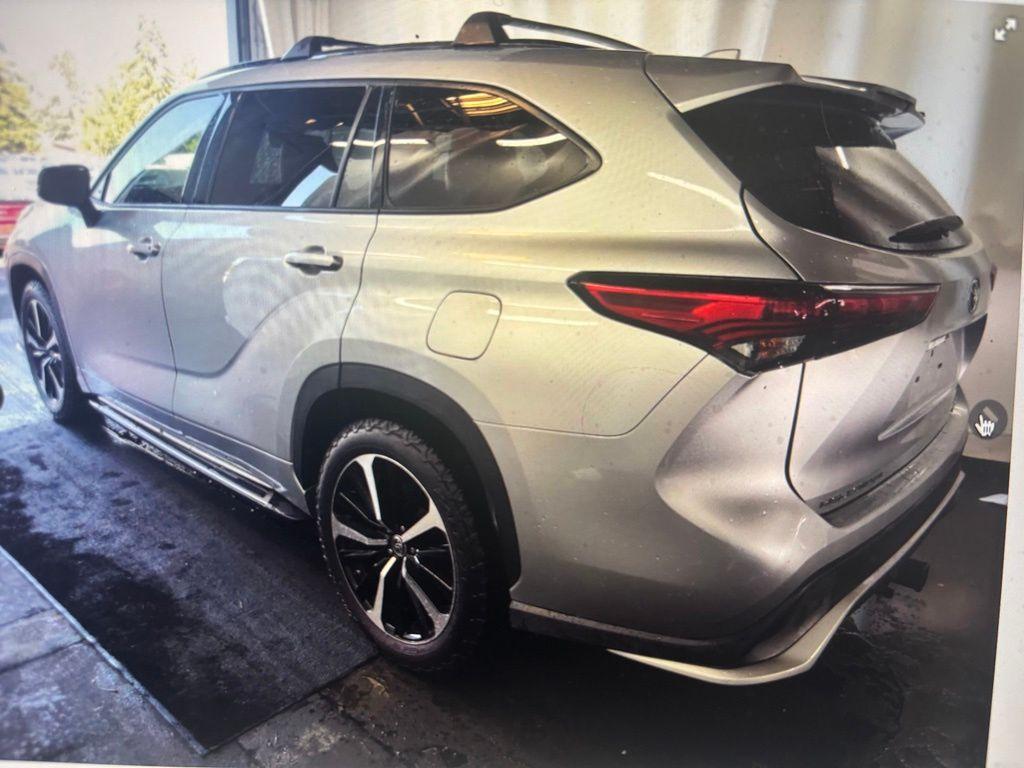 used 2021 Toyota Highlander car, priced at $36,500