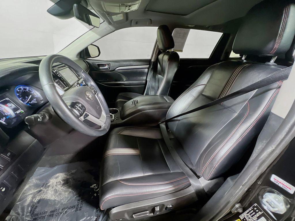used 2019 Toyota Highlander car, priced at $26,900