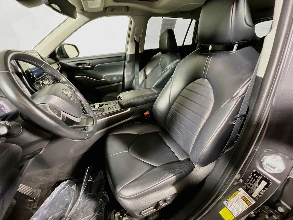 used 2022 Toyota Highlander car, priced at $31,200